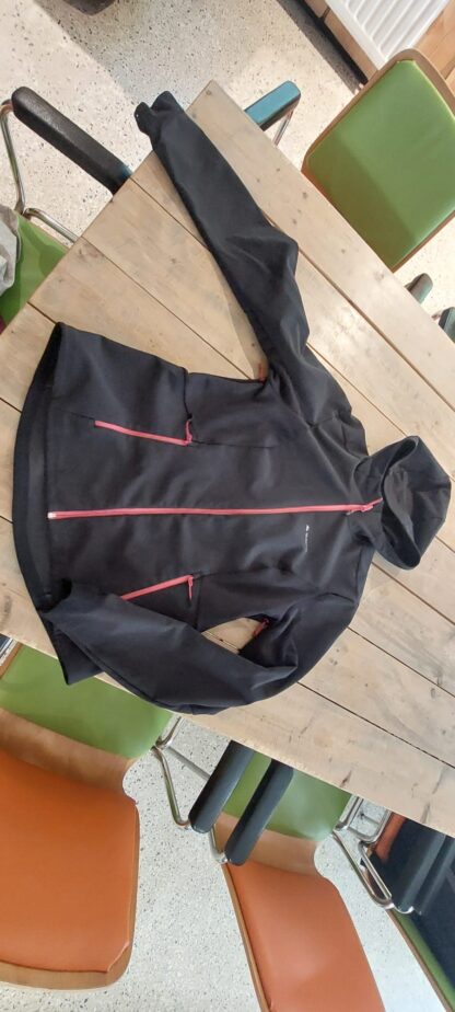 Zwart softshell Quechua jasje maat 96-103 cm